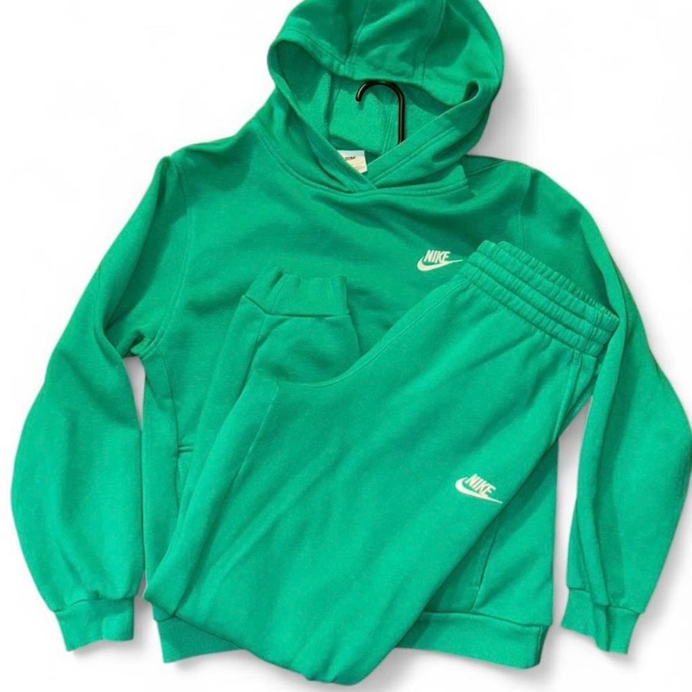 Nike sweatsuit